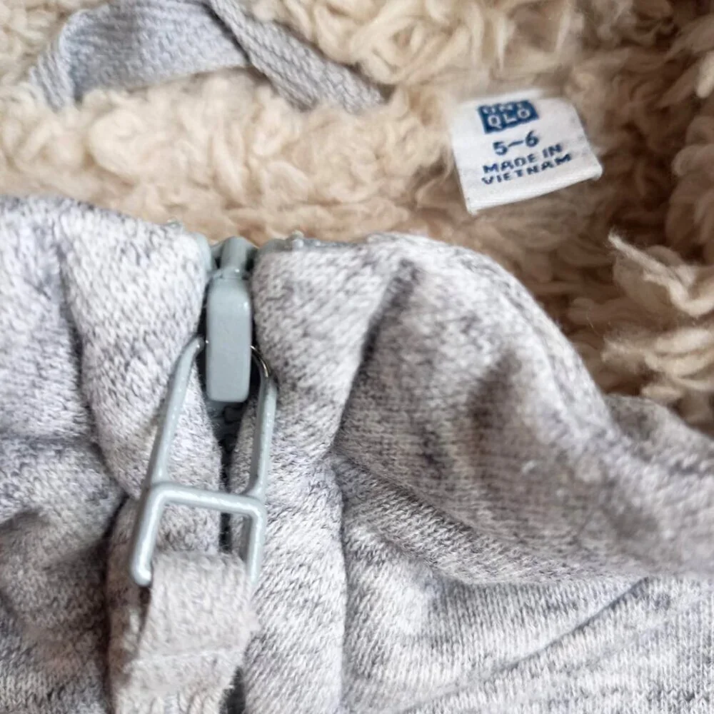 Uniqlo Kids Sherpa Lined Zip Hoodie Gray – Size 5/6 Cozy Winter Jacket
